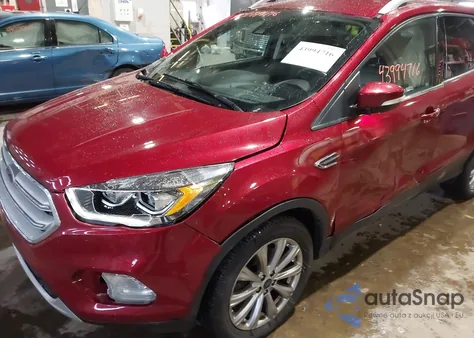 2018 Ford Escape Titanium из США, поврежденный, VIN 1FMCU9J99JUC80140